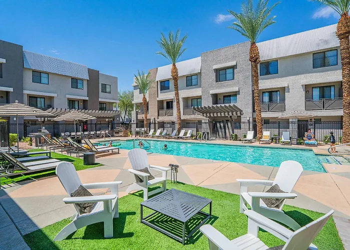 Lavish 2bd Walk To Westgate Pool Gym Wd Glendale