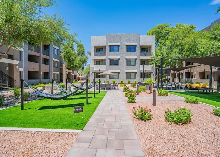 Lavish 2bd Walk To Westgate Pool Gym Wd Glendale