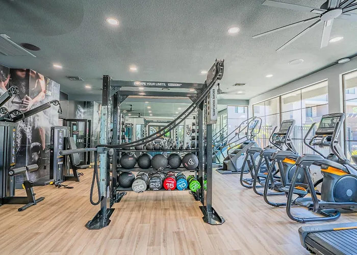 Lavish 2bd Walk To Westgate Pool Gym Wd * Glendale