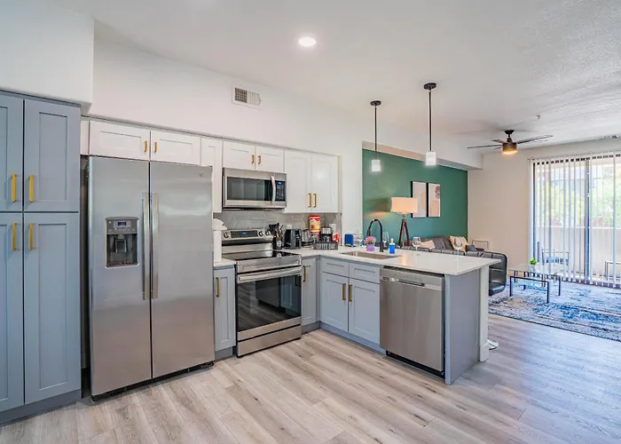 Lavish 2bd Walk To Westgate Pool Gym Wd Glendale