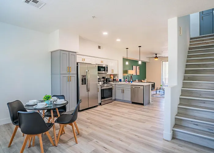 Lavish 2bd Walk To Westgate Pool Gym Wd Apartament Glendale